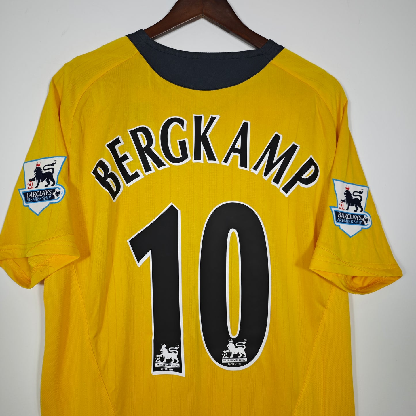 Bergkamp #10 |Arsenal Away 05/06